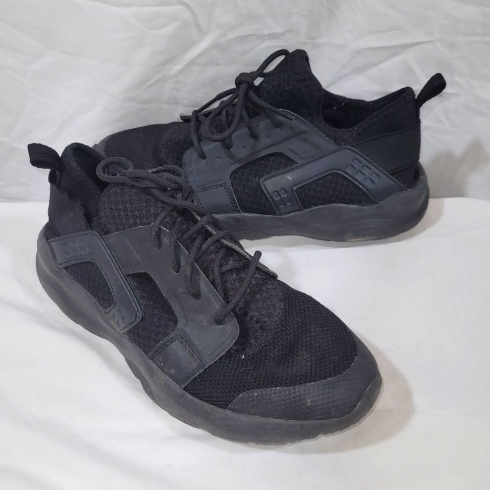 Avia size 8 Women's black Braced Sneakers